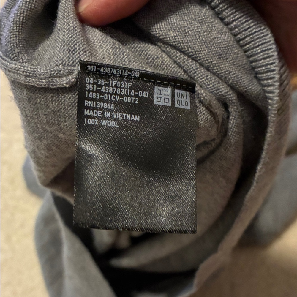 Uniqlo Women’s Merino Wool Crewneck Sweater in Heather Gray - Picture 9 of 9